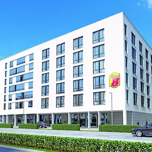 Hotel Super 8 By Wyndham West, Múnich